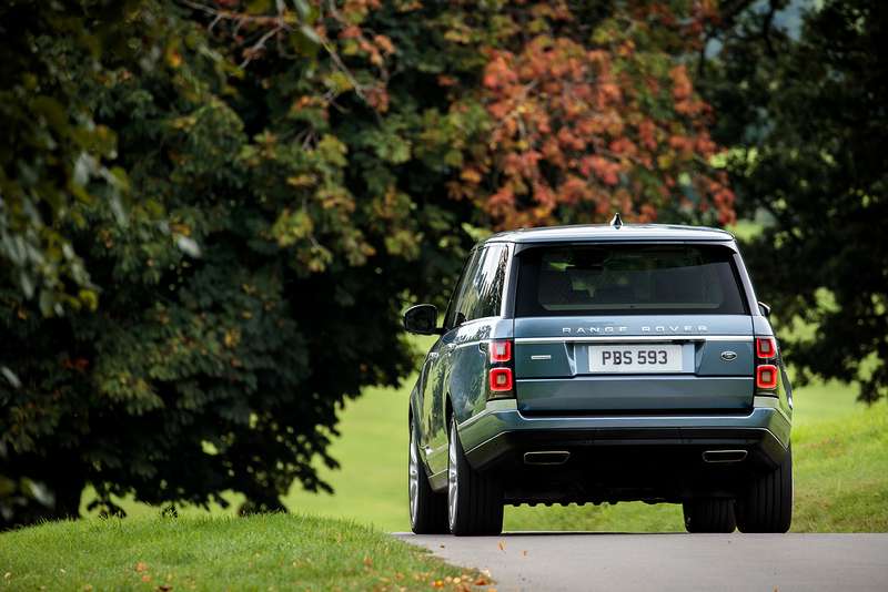 Обновленный Range Rover — ищем изменения с лупой
