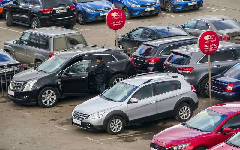 В салонах новых авто цены поднялись на 15%, а вот на площадках машин с пробегом - на целую четверть.