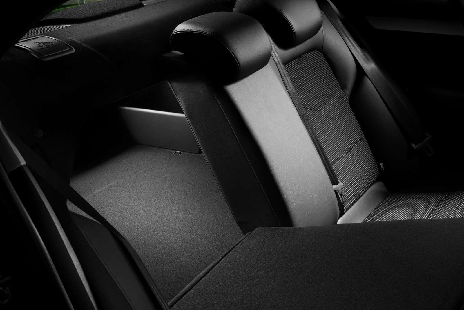 Объявлена цена обновленного седана Citroen С4 — фото 634022