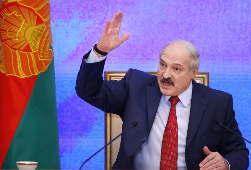 «Не надо батарею всовывать в багажник» - Лукашенко поездил на Тесле и отжег