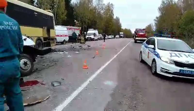 В Тверской области столкнулись автобус и маршрутка: погибли 13 человек