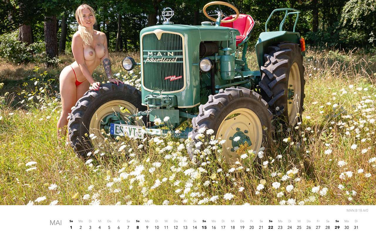Обнаженные трактористки — эротический календарь на 2022 год — фото 1287649