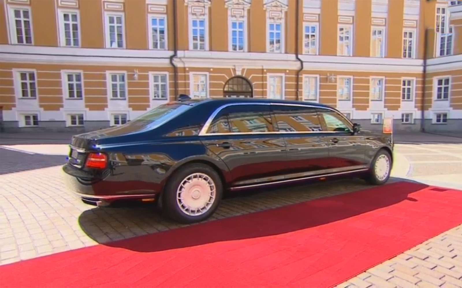Лимузин президента: 4 факта о самом крутом российском автомобиле — фото 868533