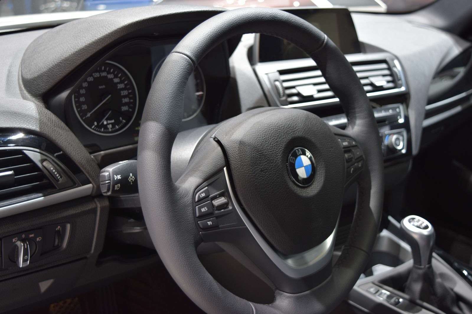 BMW добавила свежести 1-й серии — фото 369407