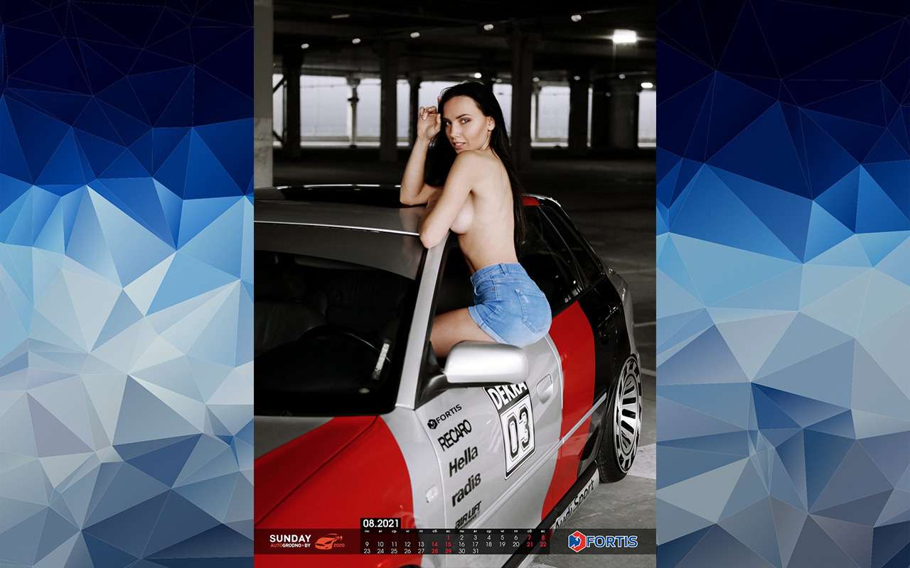 Жаркий календарь-2021: белорусские девушки и редкие машины — фото 1213054