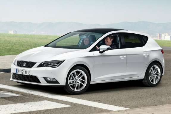 SEAT Leon side-front view_no_copyright