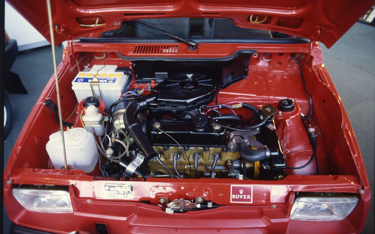 Четырехцилиндровый двигатель Rover уместили-таки под капотом Оки.