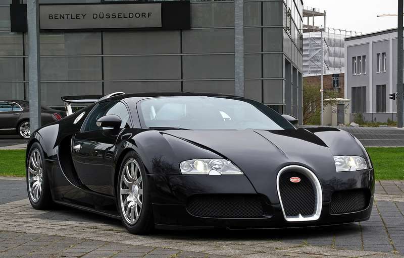На смену Bugatti Veyron может прийти гибридный суперкар