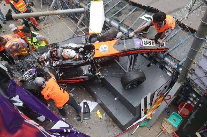 Страшная авария на Гран-При Макао. Болид взлетел в воздух словно ракета