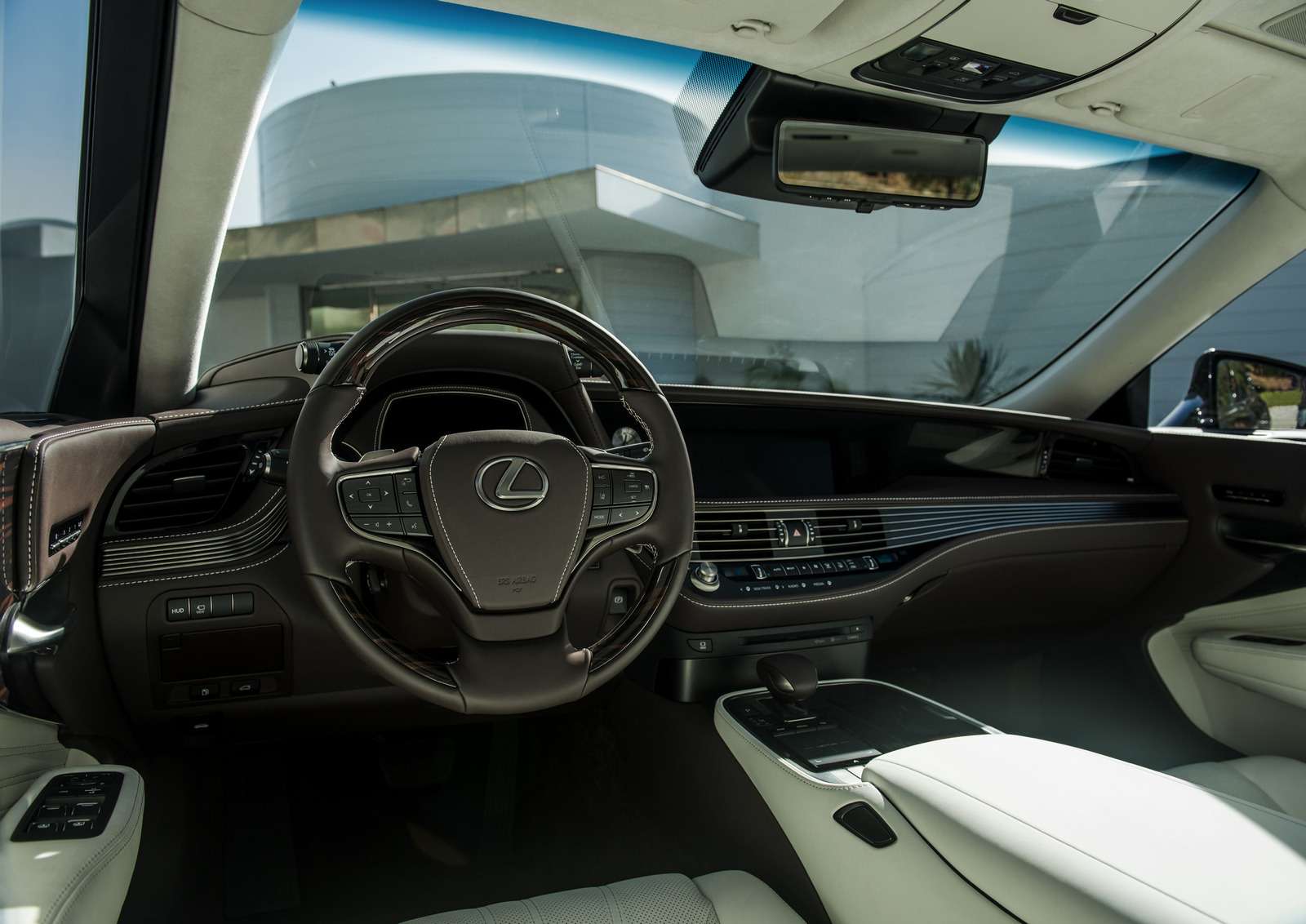Проглотить S-класс: в Детройте дебютировал новый Lexus LS — фото 690262