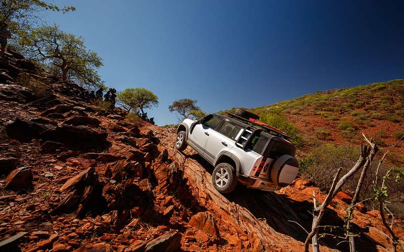 Новый Land Rover Defender — проверено нами и Африкой