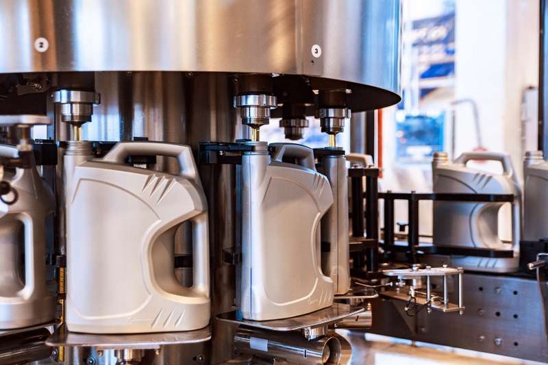 «Газпром нефть» разработала биоразлагаемую канистру для моторного масла