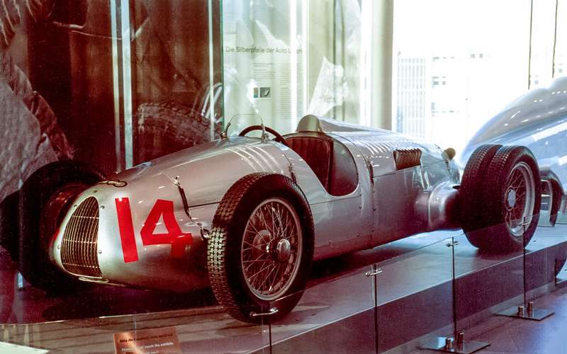 Один из гоночных автомобилей Auto Union, после войны оказавшийся на ЗИЛе, позднее спасли от сдачи в утиль рижские любители ретро. Из Рижского мотор-музея машина переехала в музей Audi в Ингольштадт – немцы ее выкупили как свою реликвию. В Риге – действующая копия. Оригинал оценивают нынче примерно в 15 млн долларов.