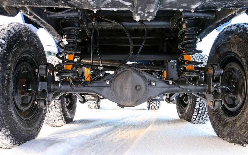 Пикапы Toyota Hilux Arctic Trucks: 4х4 или 6х6?