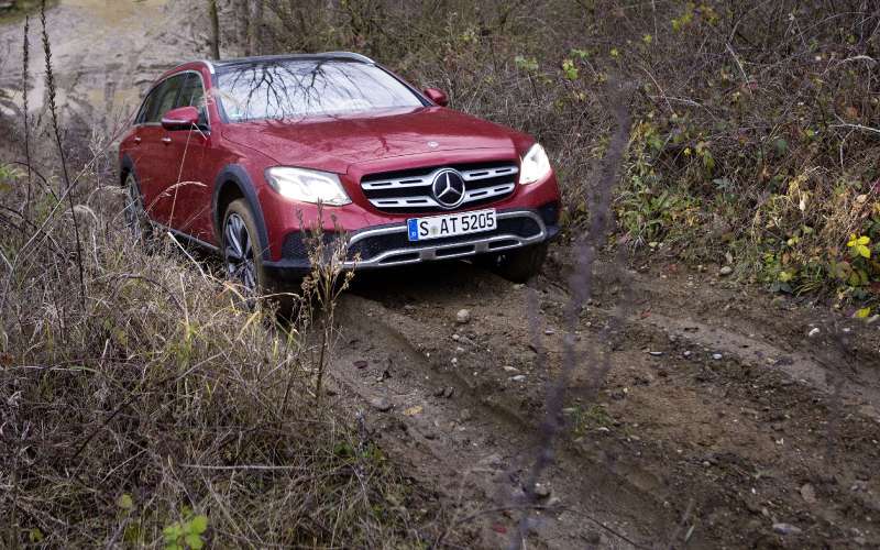 Mercedes-Benz E-класса All-Terrain окунулся в грязь