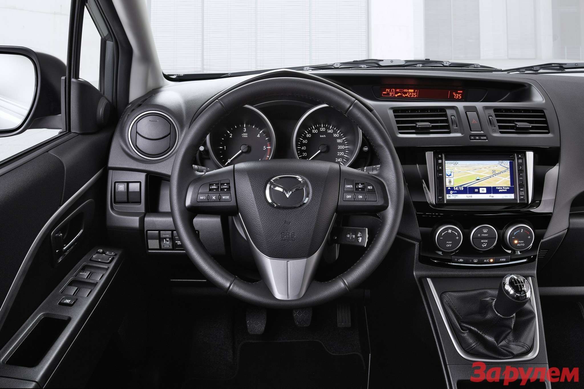 Mazda5_Upgrade_2013_interior_02__jpg300