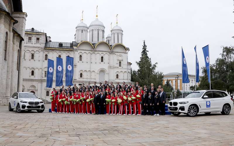 Российским олимпийцам вручили BMW X5 и BMW X3