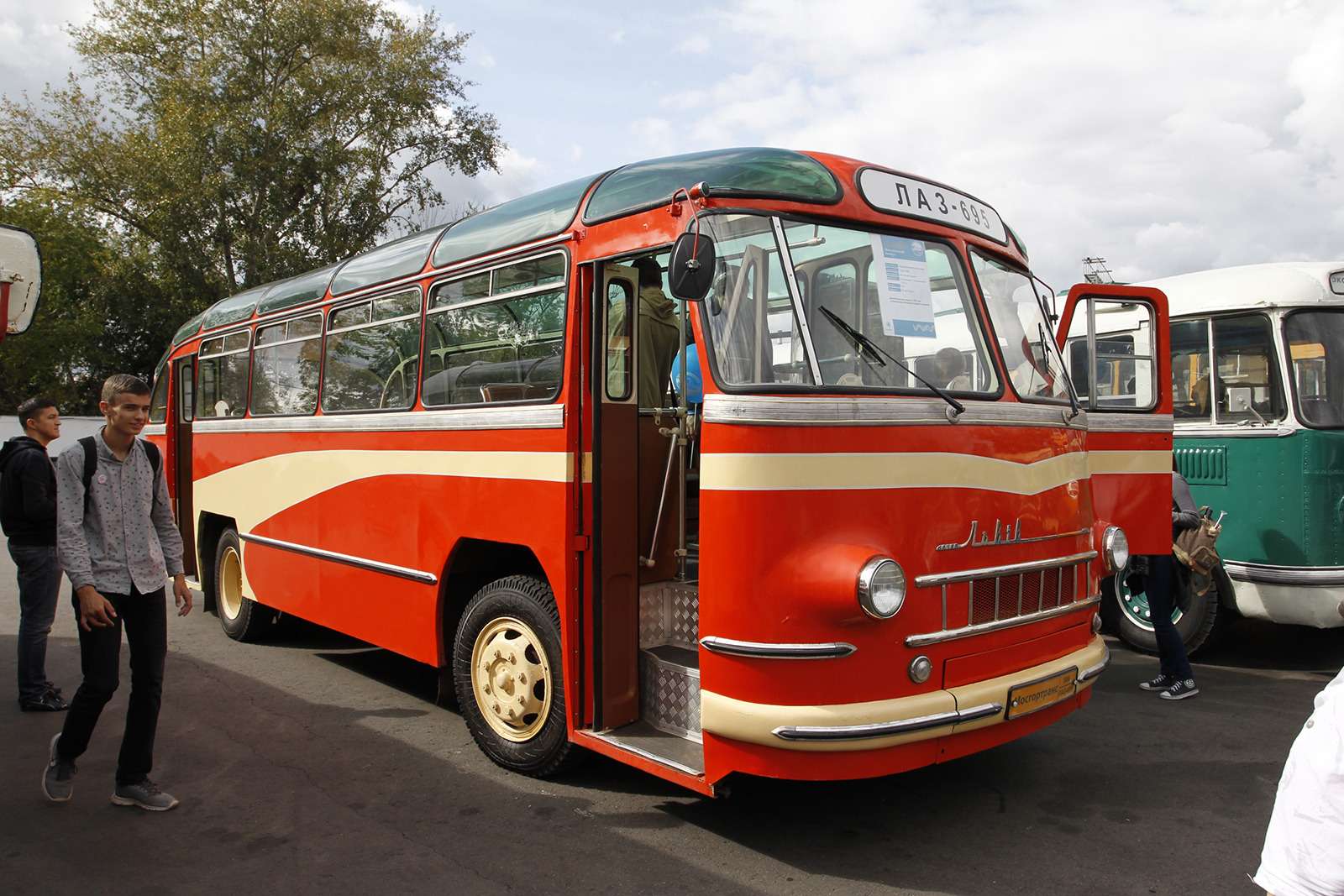Автобусы нашего детства — выставка пассажирского транспорта — фото 792692
