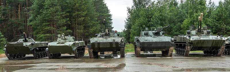 Все советские и российские БМД. Слева направо: 1,2,3,4,4М.